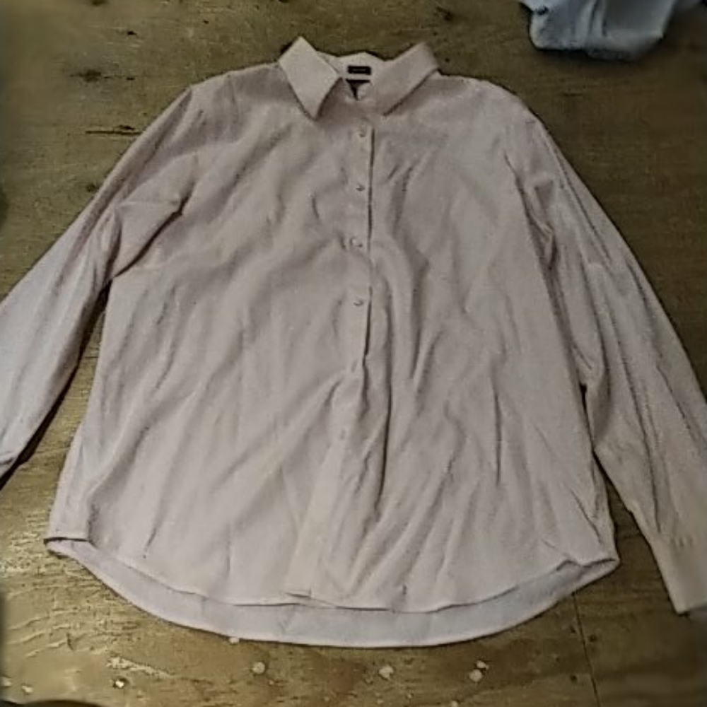 I am selling a jones new york tee